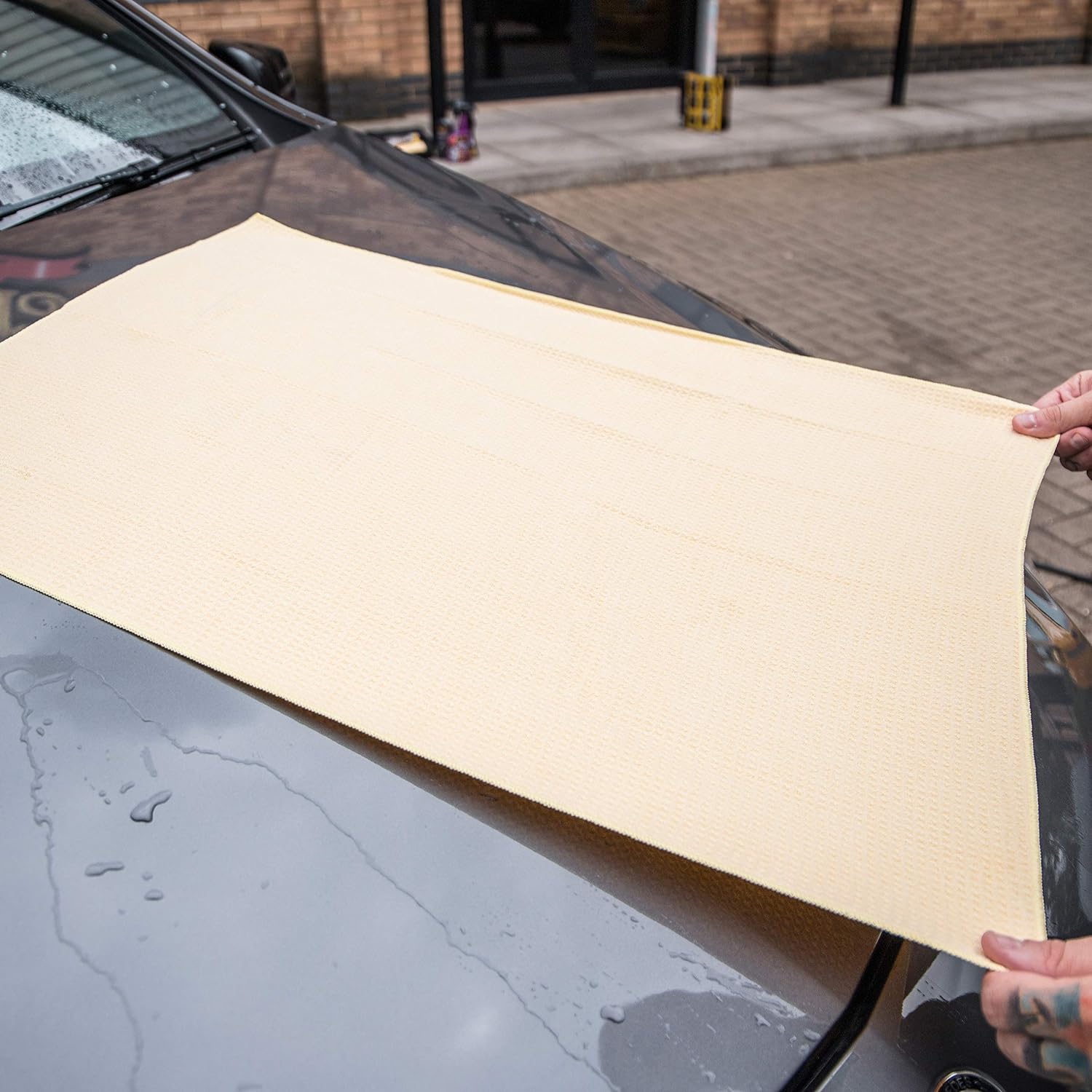 Meguiar's Water Magnet Microfiber Drying Towel Super Absorbent for Spot Free Drying - View 6 of 7