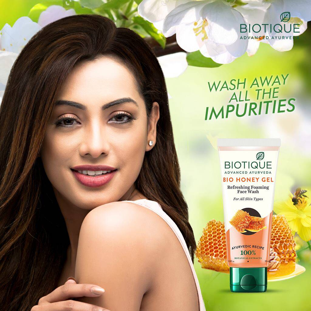 Biotique Bio Honey Gel Foaming Face Wash 100ml Gentle Foaming Cleanser Hydrating Formula with Natural Honey Removes Dirt Oil Impurities Refreshes Skin Daily Use Suitable for All Skin Types - View 2 of 3