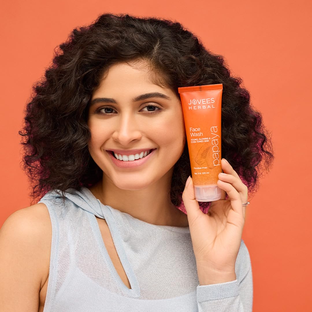 Jovees Herbal Papaya Face Wash For Glowing and Clear Skin with Papaya & Bilberry extract | Gentle Cleanser For Brightens Skin, Removes Pigmentation & Dark Spots | For All Skin Types | For Men & Women - 120ML - View 3 of 6
