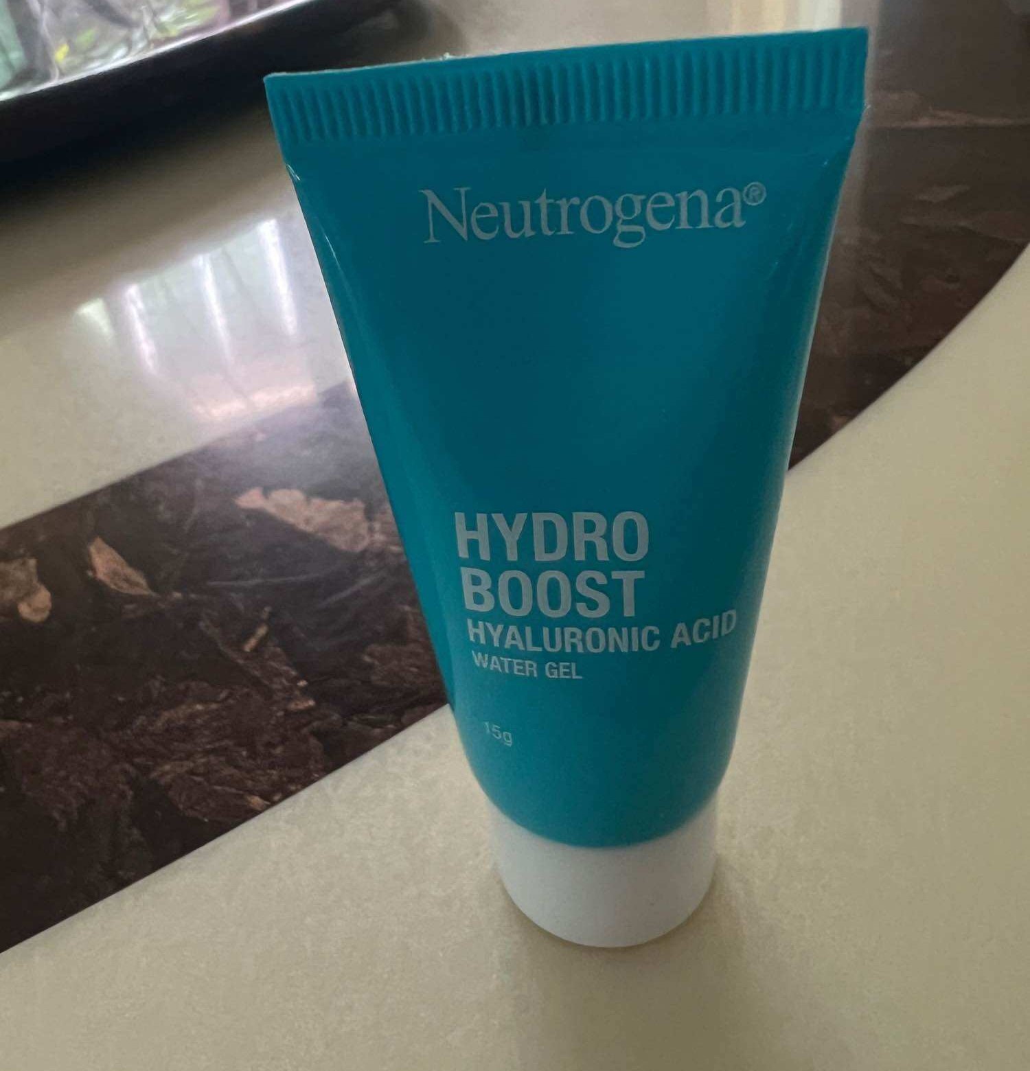 Neutrogena Hydro Boost Hyaluronic Acid Water Gel 15g Travel Size Hydrating Moisturizer Lightweight gel delivers intense hydration, leaving skin smooth, refreshed, non greasy, perfect for daily use and travel. - View 3 of 3