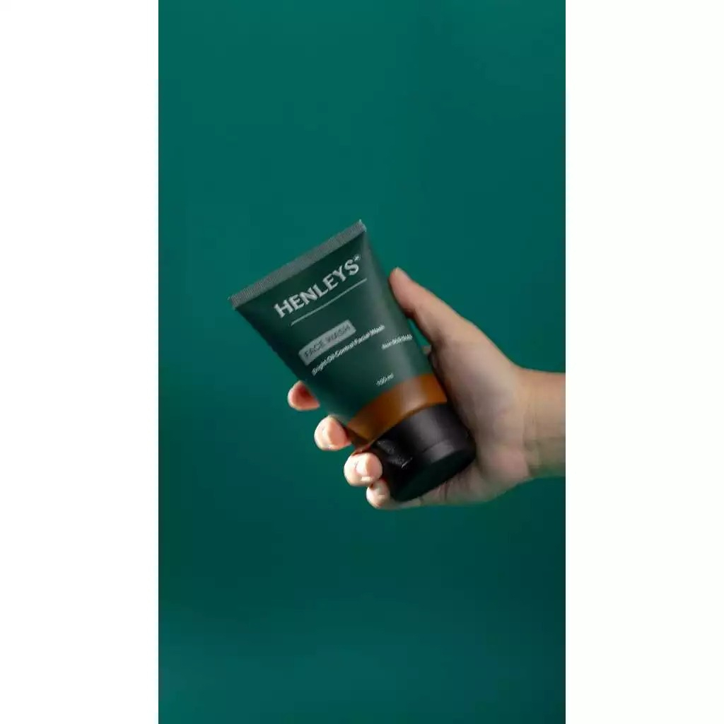 Henleys Bright Oil Control Facial Wash 100ml – Men’s Face Wash Soap for Deep Cleansing, Oil Control, Dull Skin Brightening, Fresh & Smooth Daily Skin Care - View 3 of 3