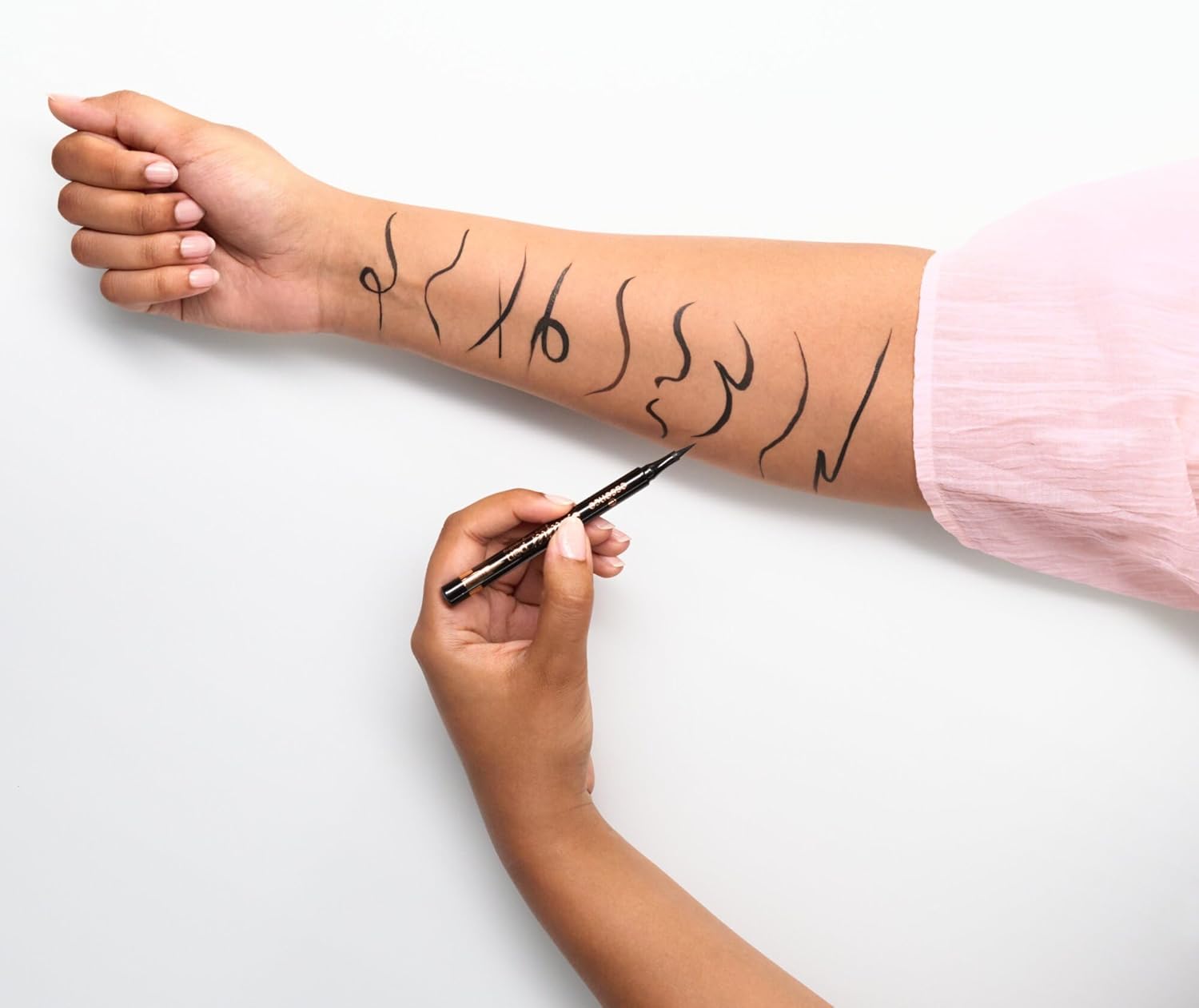 essence eyeliner pen extra long-lasting 010 - View 4 of 6