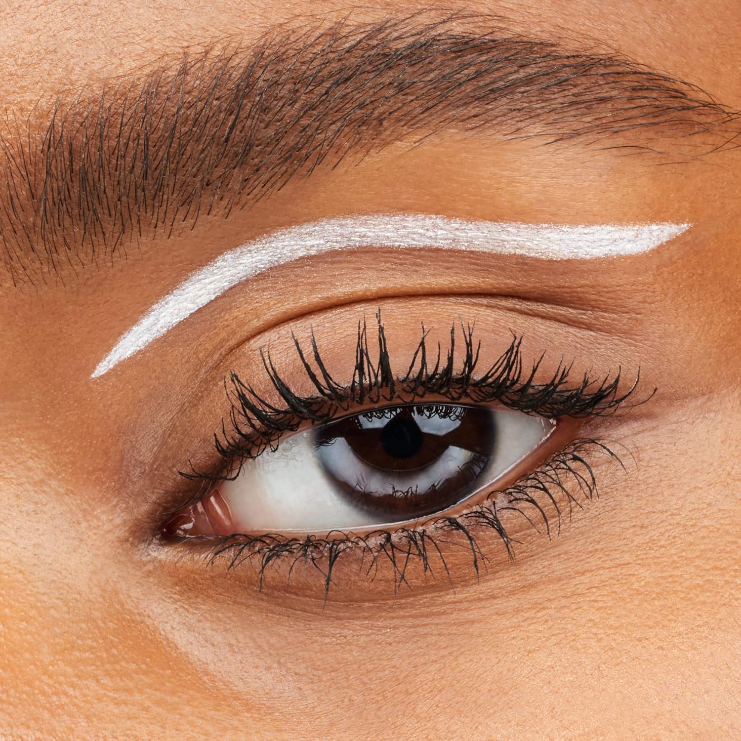 Essence Stay & Play Gel Eyeliner, No. 04, White, Long-Lasting, Highly Pigmented, Vegan, Waterproof, No Microplastic Particles, Nanoparticles Free, Pack of 1 (1.3 g) - View 4 of 8