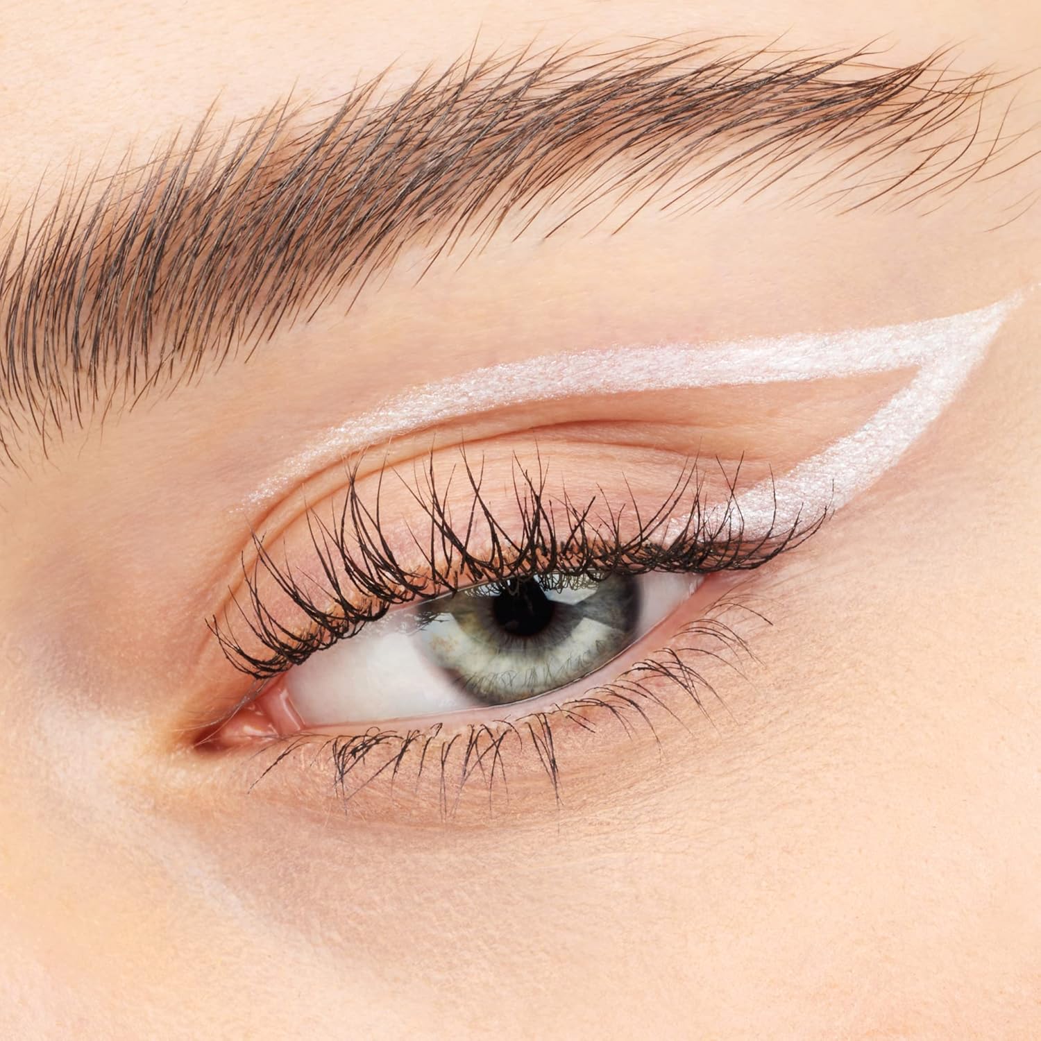 Essence Stay & Play Gel Eyeliner, No. 04, White, Long-Lasting, Highly Pigmented, Vegan, Waterproof, No Microplastic Particles, Nanoparticles Free, Pack of 1 (1.3 g) - View 5 of 8