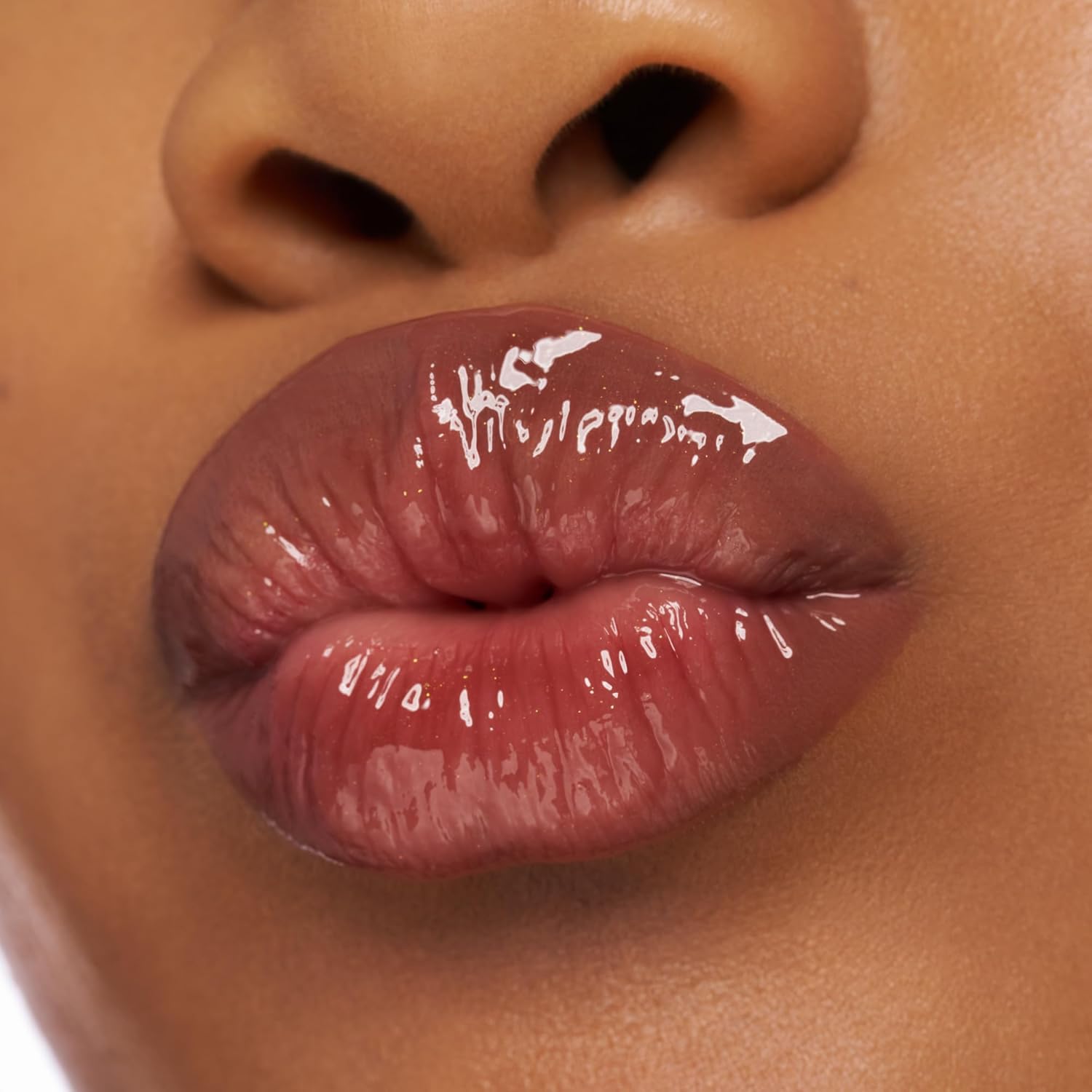 essence CHOCO BOMB Shiny Lip Gloss No. 01, Brown, Natural, Shiny, Radiant Fresh, Shimmering, Vegan, No Preservatives, No Parabens, No Microplastic Particles, Pack of 10 ml - View 5 of 7