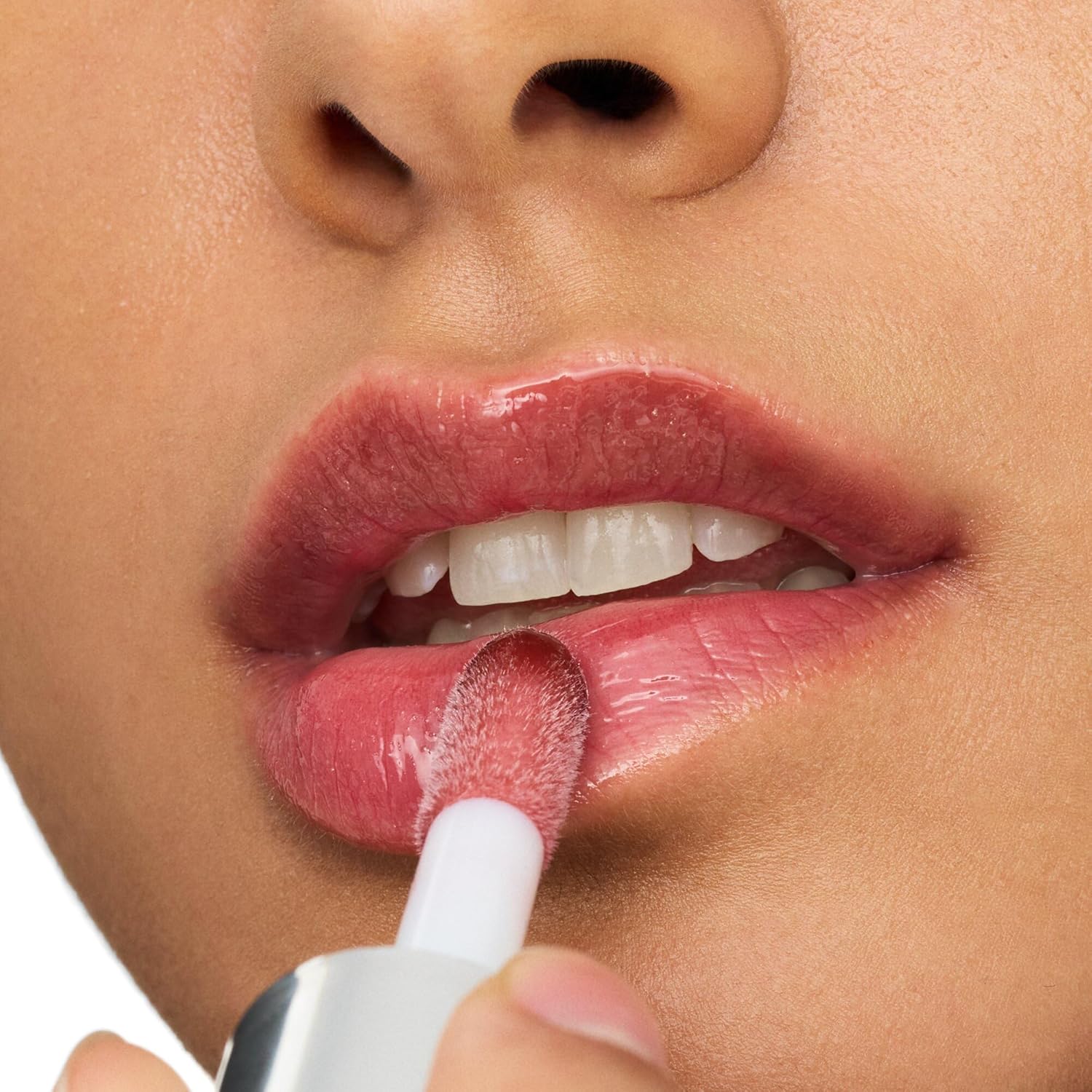 essence hydra kiss lip oil, lip gloss, no. 08, red, moisturising, nourishing, with oils, shiny, vegan, no parabens, no microplastic particles, nanoparticles free, pack of 1 (4 ml) - View 3 of 6