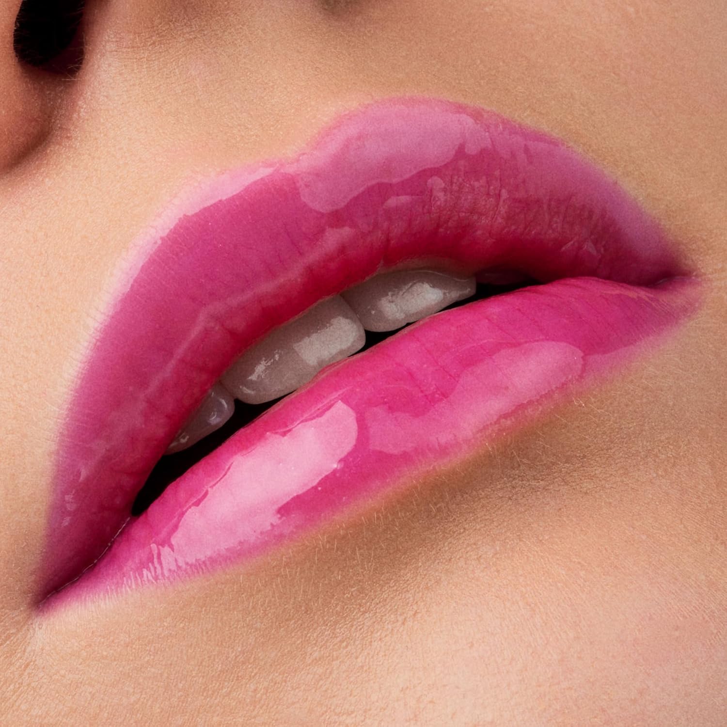Catrice Glossin' Glow Tinted Lip Oil 040 - View 7 of 8