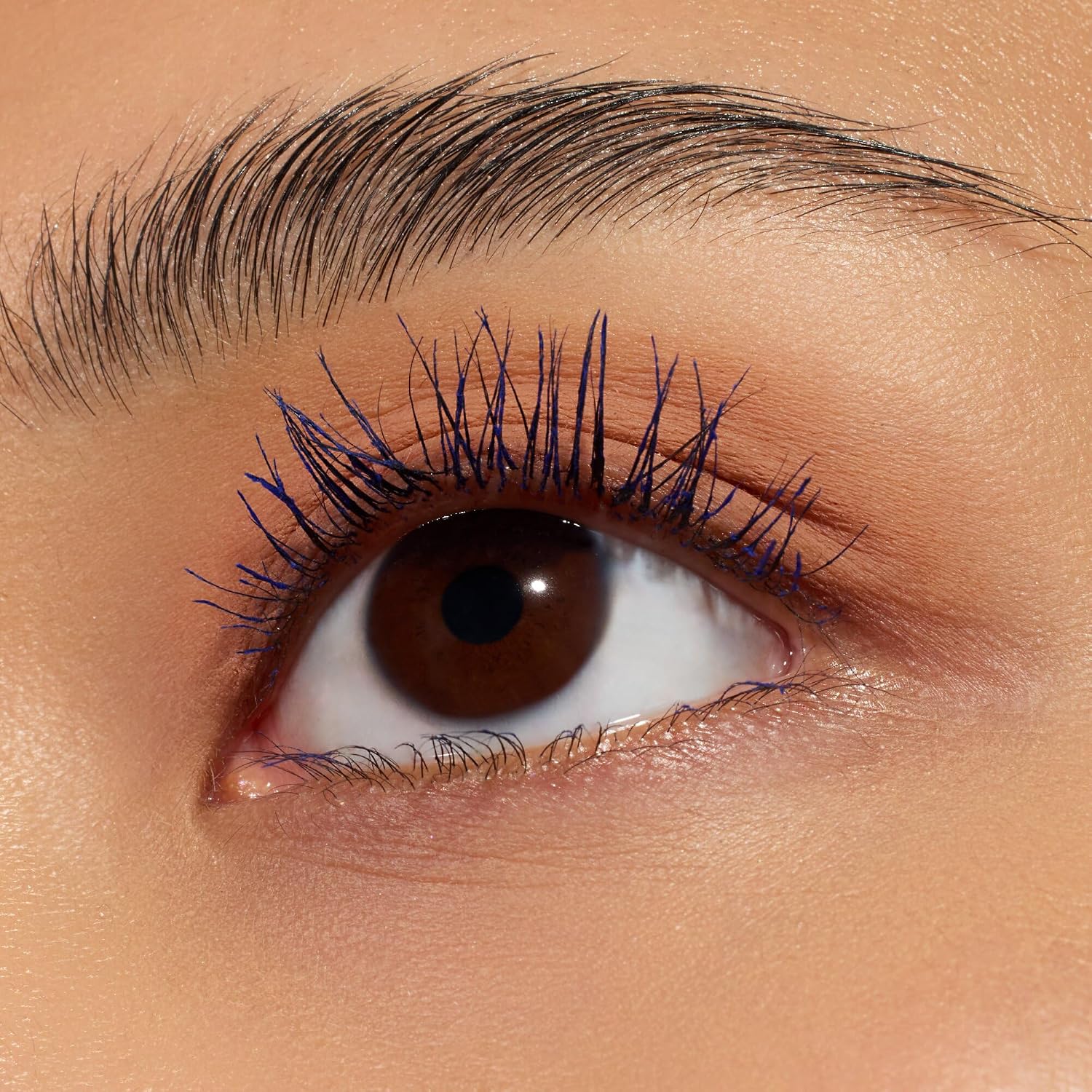 essence I LOVE EXTREME BLUE crazy volume mascara - View 3 of 5