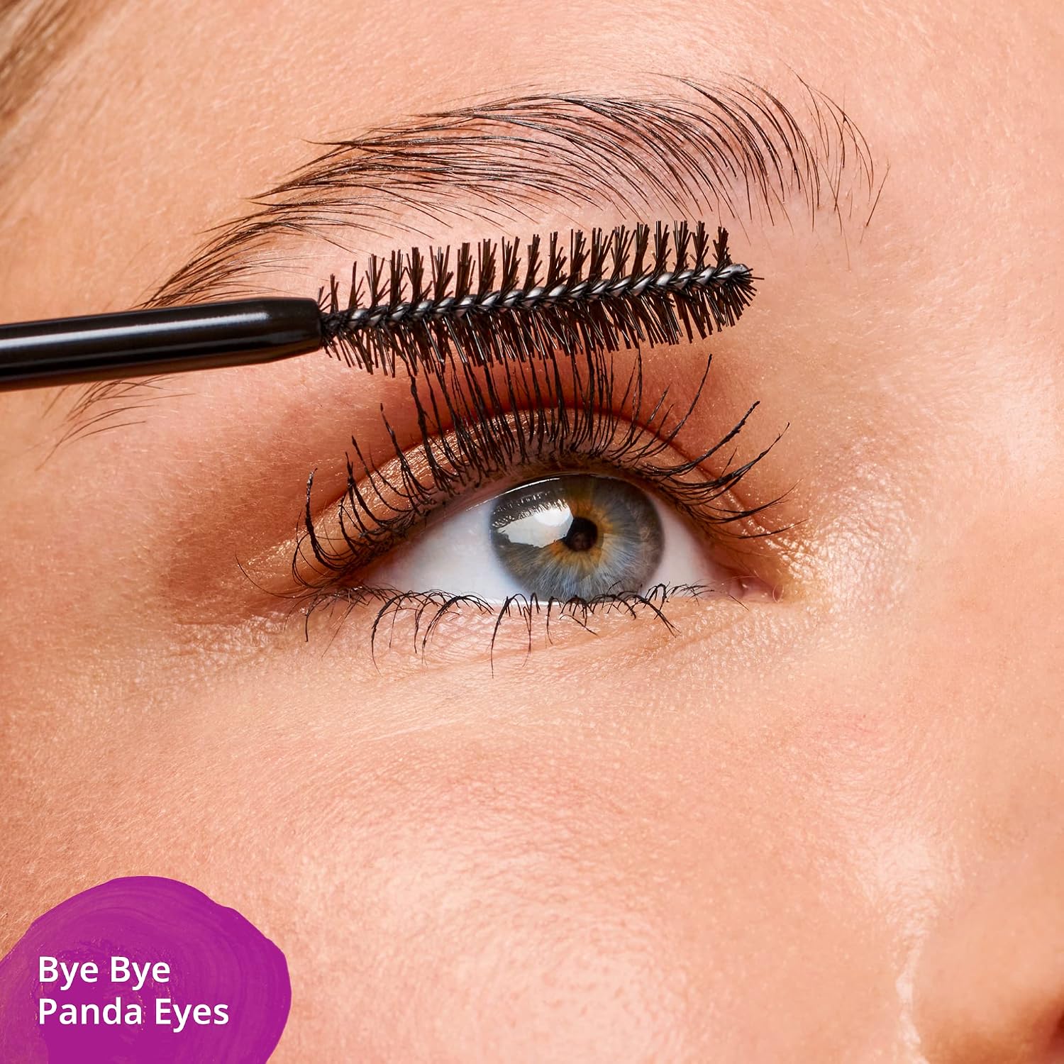 Essence Bye Bye Panda Eyes! Smudge-Proof Volumizing And Defining Mascara, 01 Black - View 4 of 6